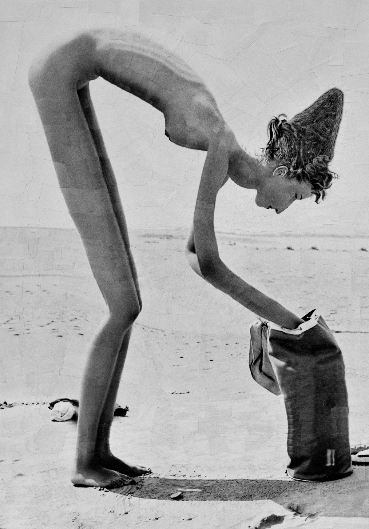 Lola Dupré – Paper collage – Chica Desnuda en la Playa