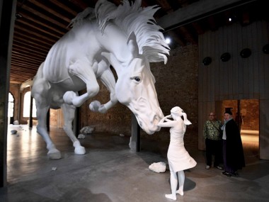 The horse Problem – Claudia Fontes sculpture Biennale de venise 2017