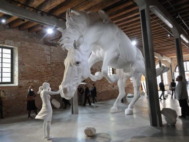 The horse Problem – Claudia Fontes sculpture Biennale de venise 2017