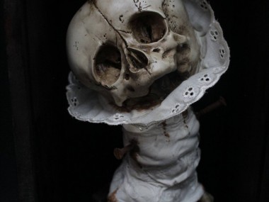 Emil Melmoth, Macabre sculptures