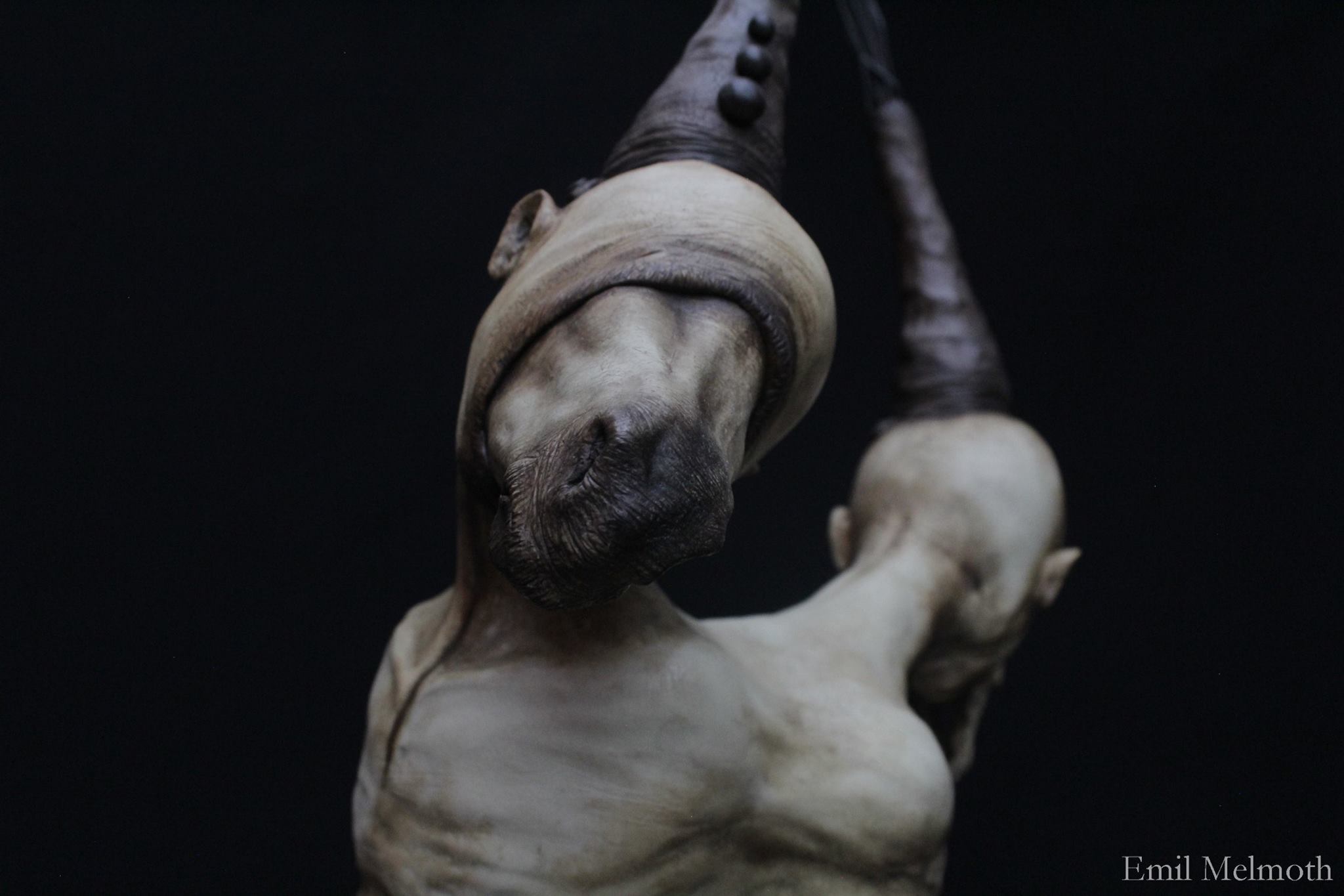 Emil Melmoth, Sculptures – Fatalmente unidos en un ciclo sin fin