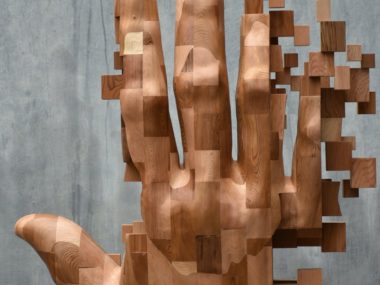 Hsu Tung Han – Wood hand sculpture